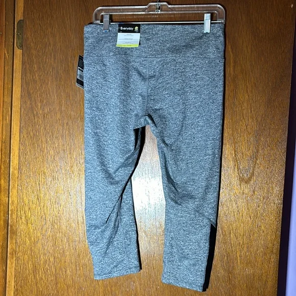 NWT C9 Champion Capris - Picture 3 of 7